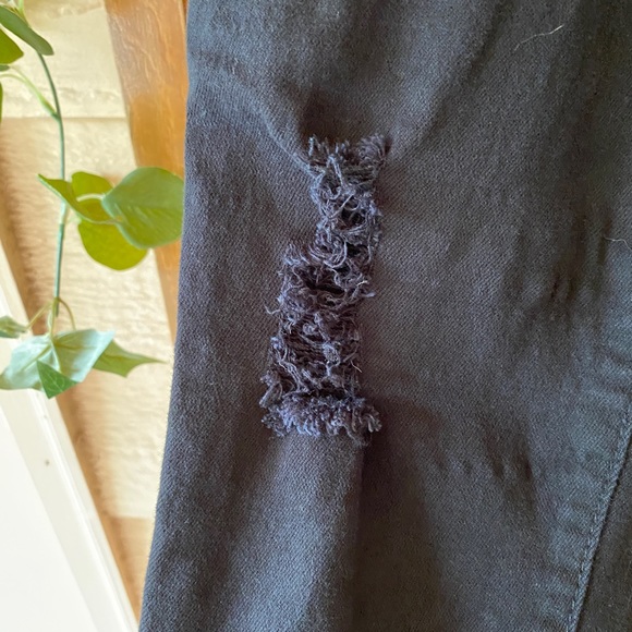 Distressed jeans - Picture 2 of 8